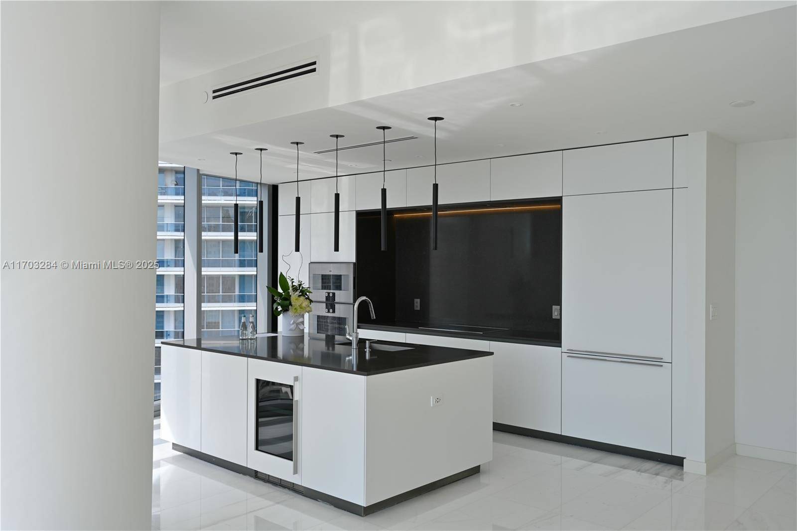 Miami, FL 33131,300 Biscayne Blvd Way #3407