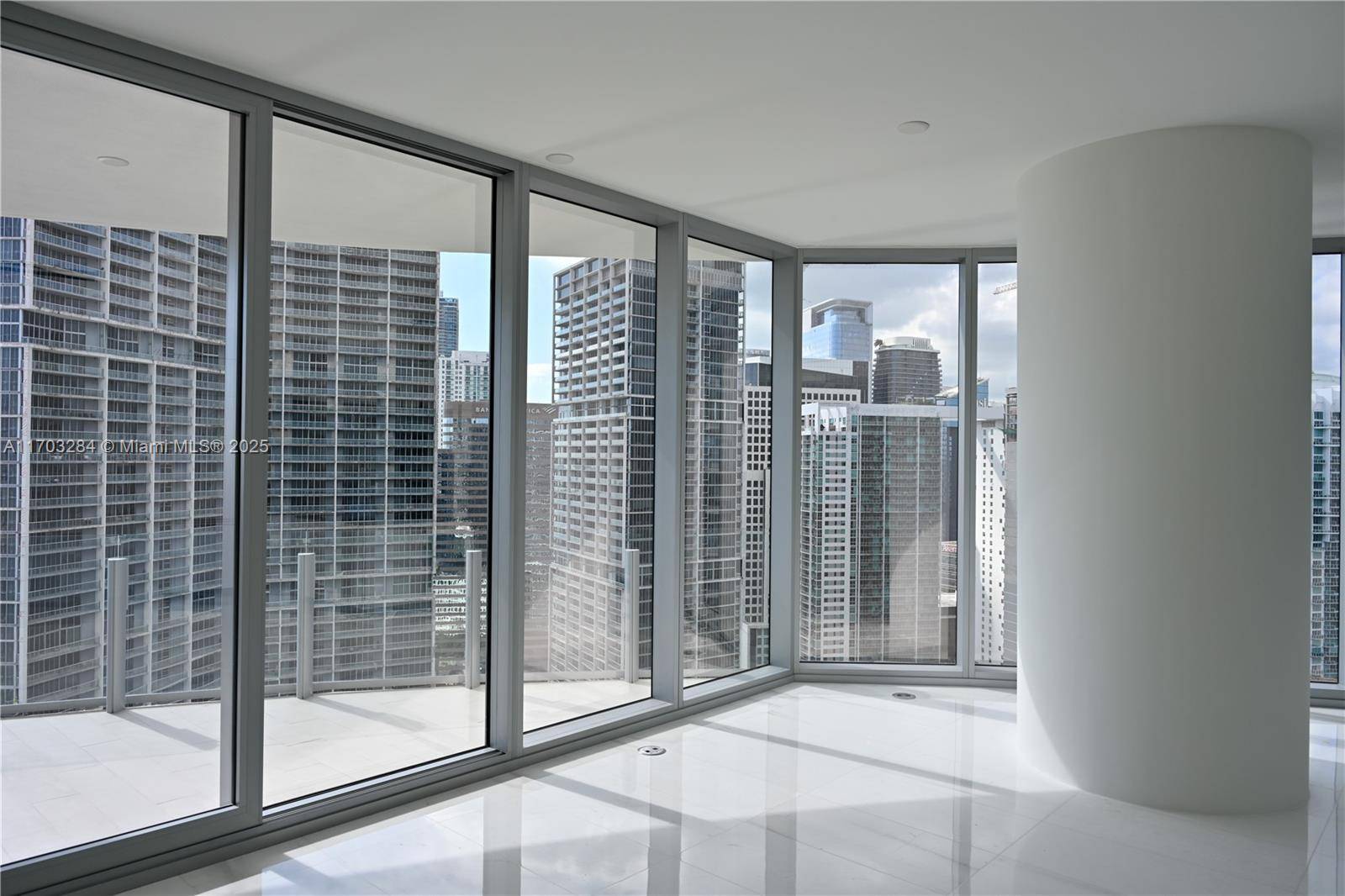 Miami, FL 33131,300 Biscayne Blvd Way #3407