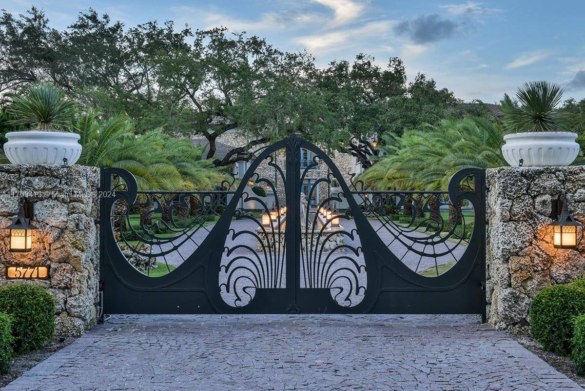Pinecrest, FL 33156,5771 SW 94th St