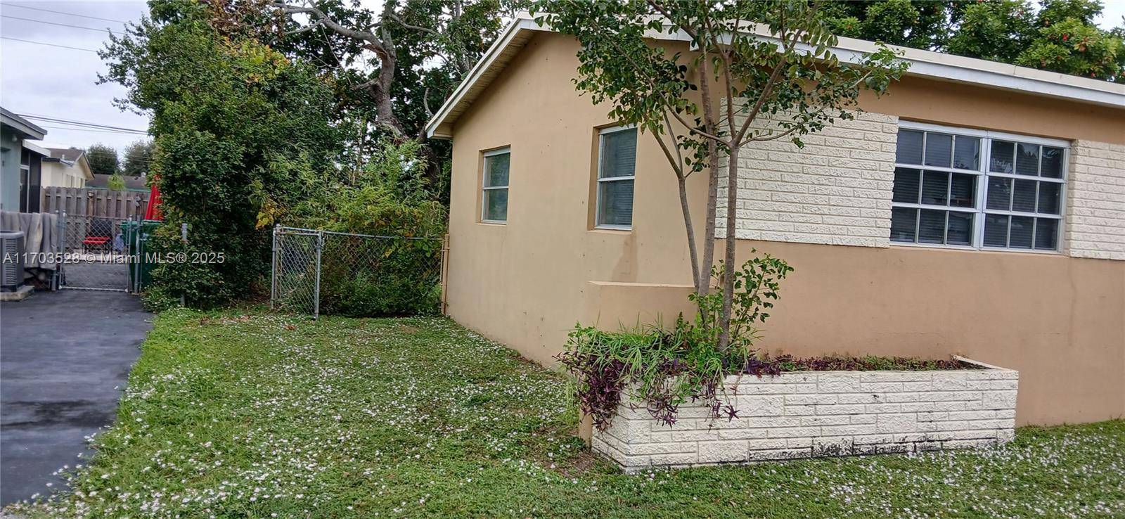 Miramar, FL 33023,2410 Largo Dr