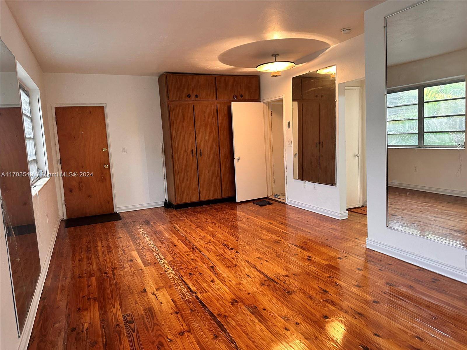 Miami Beach, FL 33140,4740 Pine Tree Dr #20