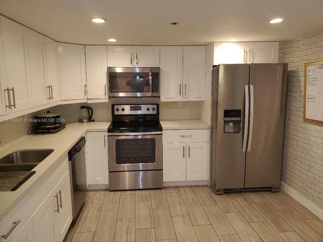 Sunny Isles Beach, FL 33160,210 174th St #905