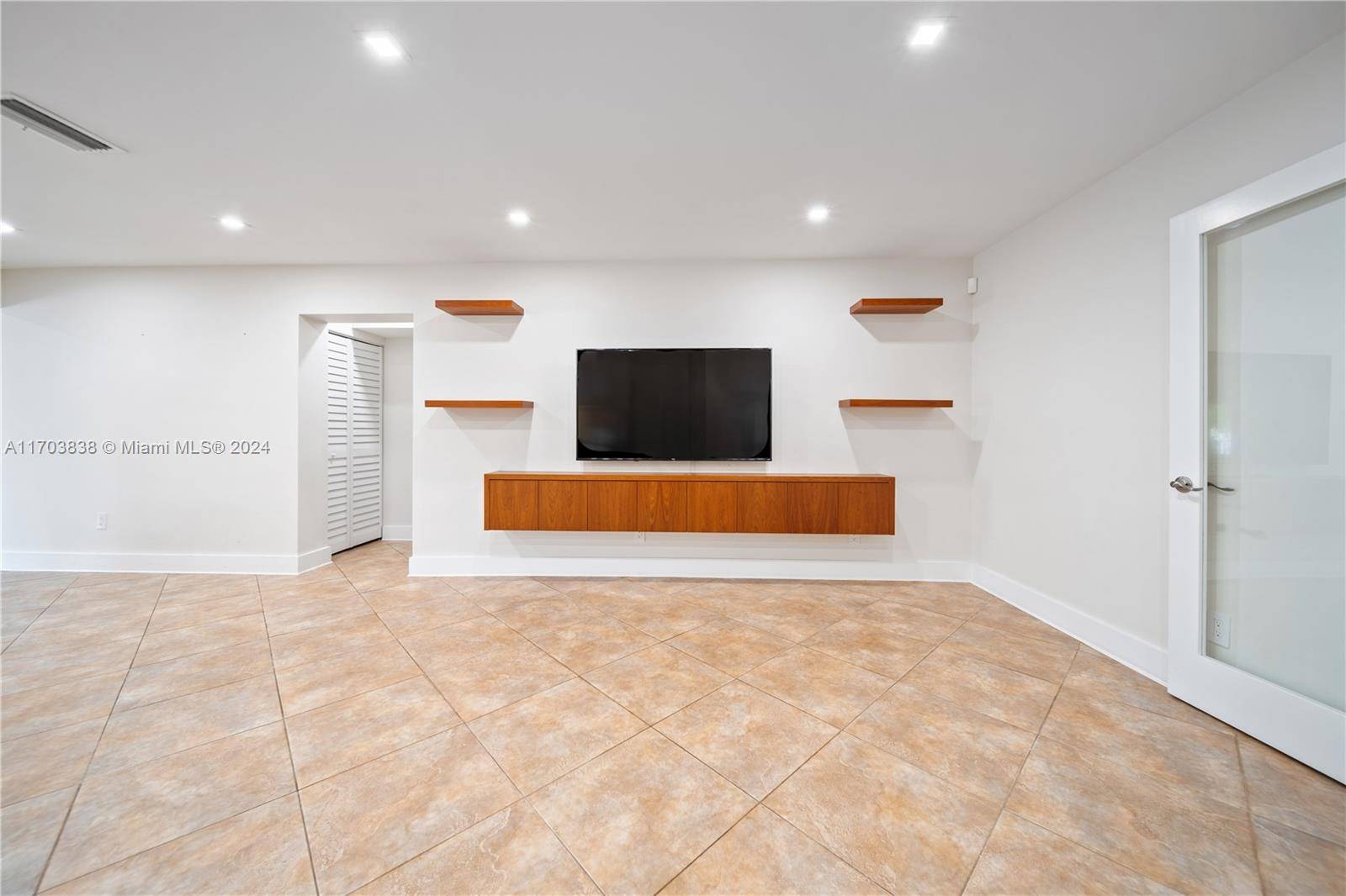 Miami, FL 33173,9386 SW 77th St