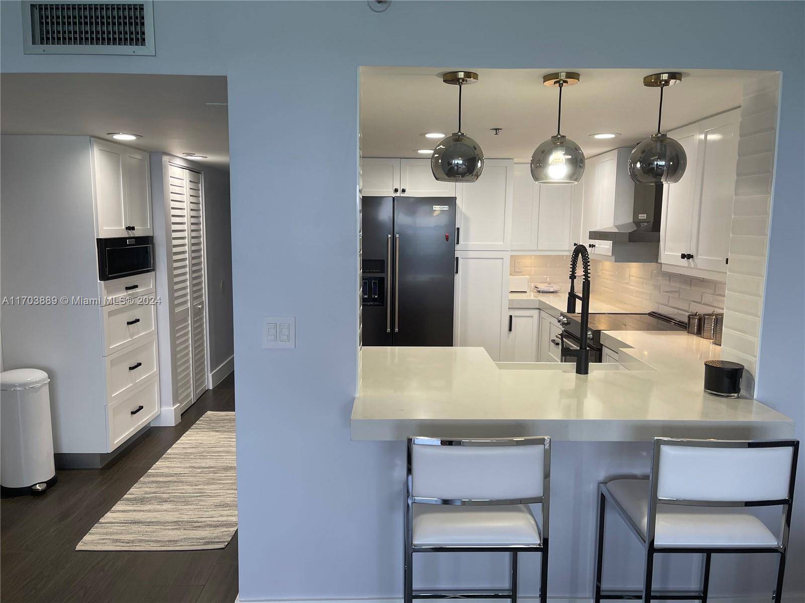 Miami Beach, FL 33140,2555 Collins Ave #1409