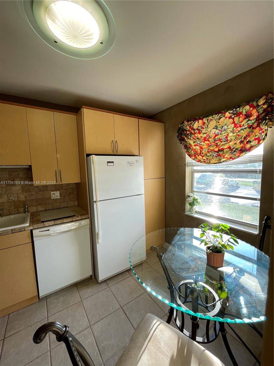 West Palm Beach, FL 33411,110 Lake Meryl Dr #216