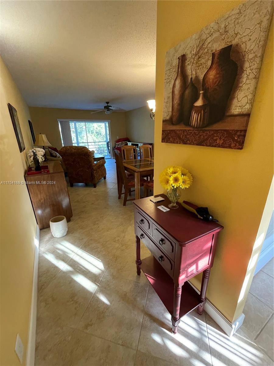 West Palm Beach, FL 33411,110 Lake Meryl Dr #216