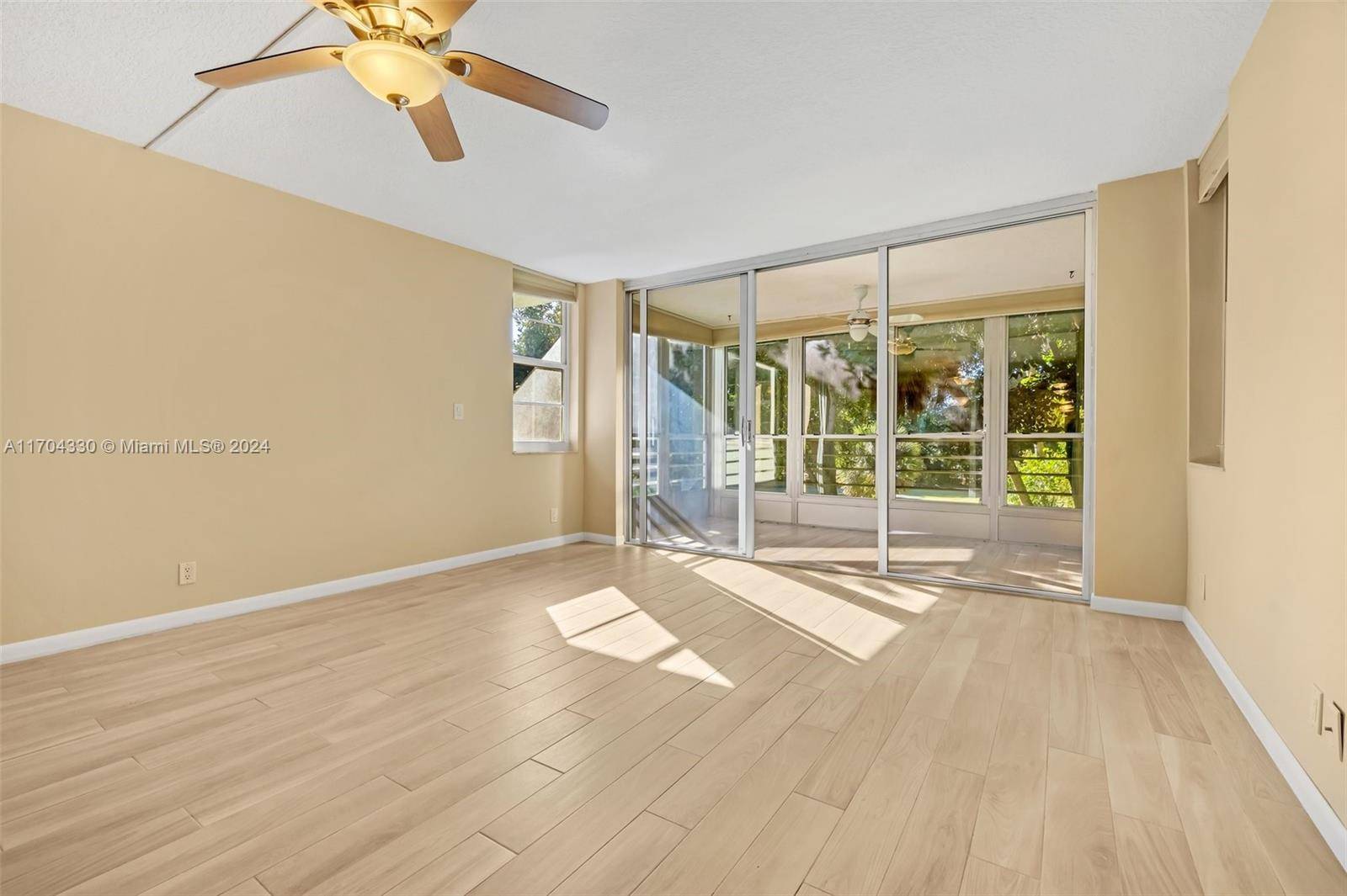 Pompano Beach, FL 33069,933 Cypress Grove Dr #203