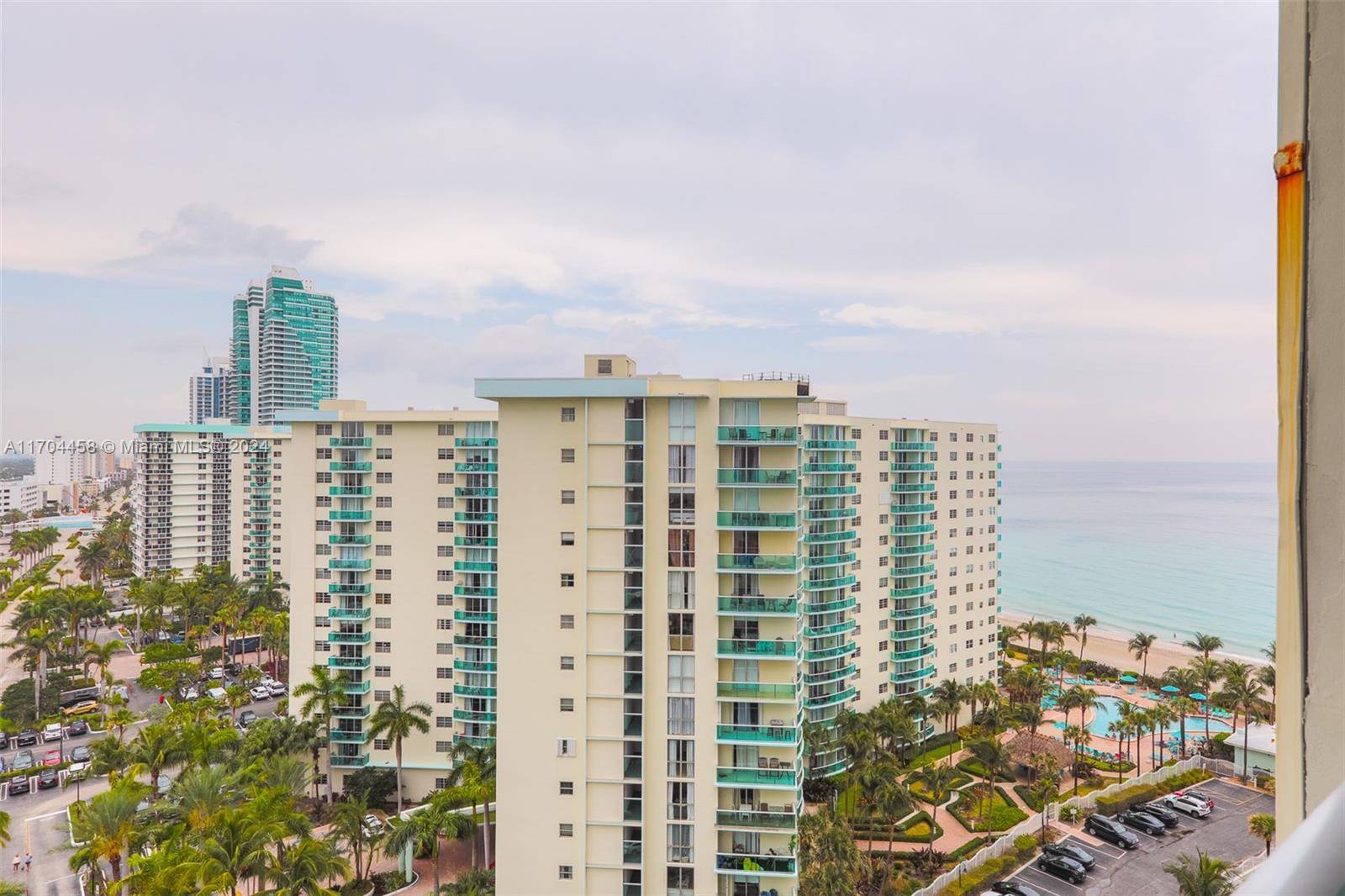 Hollywood, FL 33019,4001 S Ocean Dr #15H