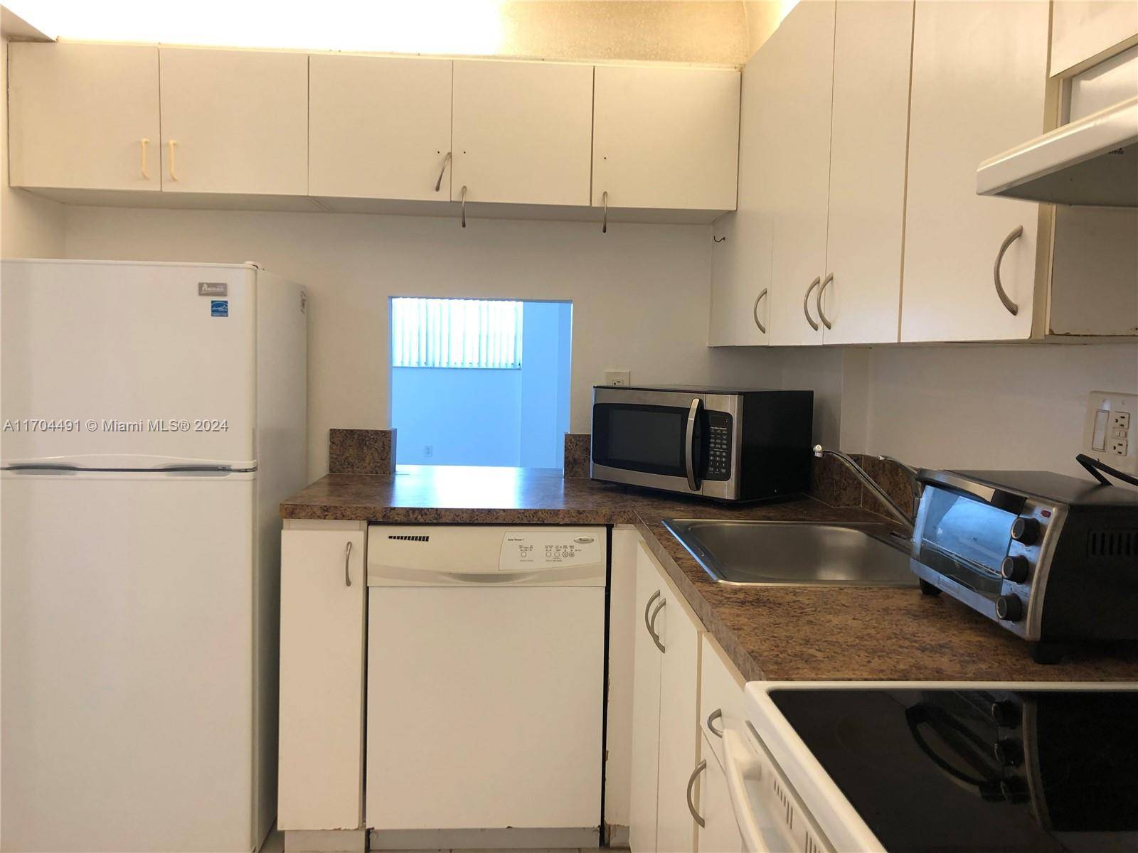 North Miami Beach, FL 33160,2903 NE 163rd ST #203