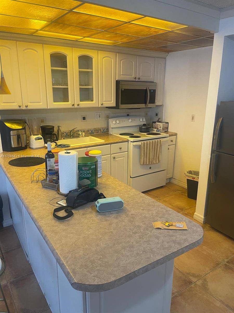 Sunny Isles Beach, FL 33160,250 174th St #2110