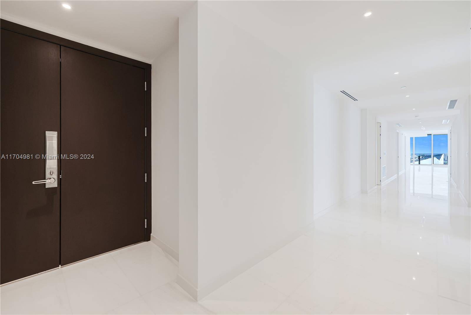 Miami, FL 33131,300 Biscayne Blvd Way #4301