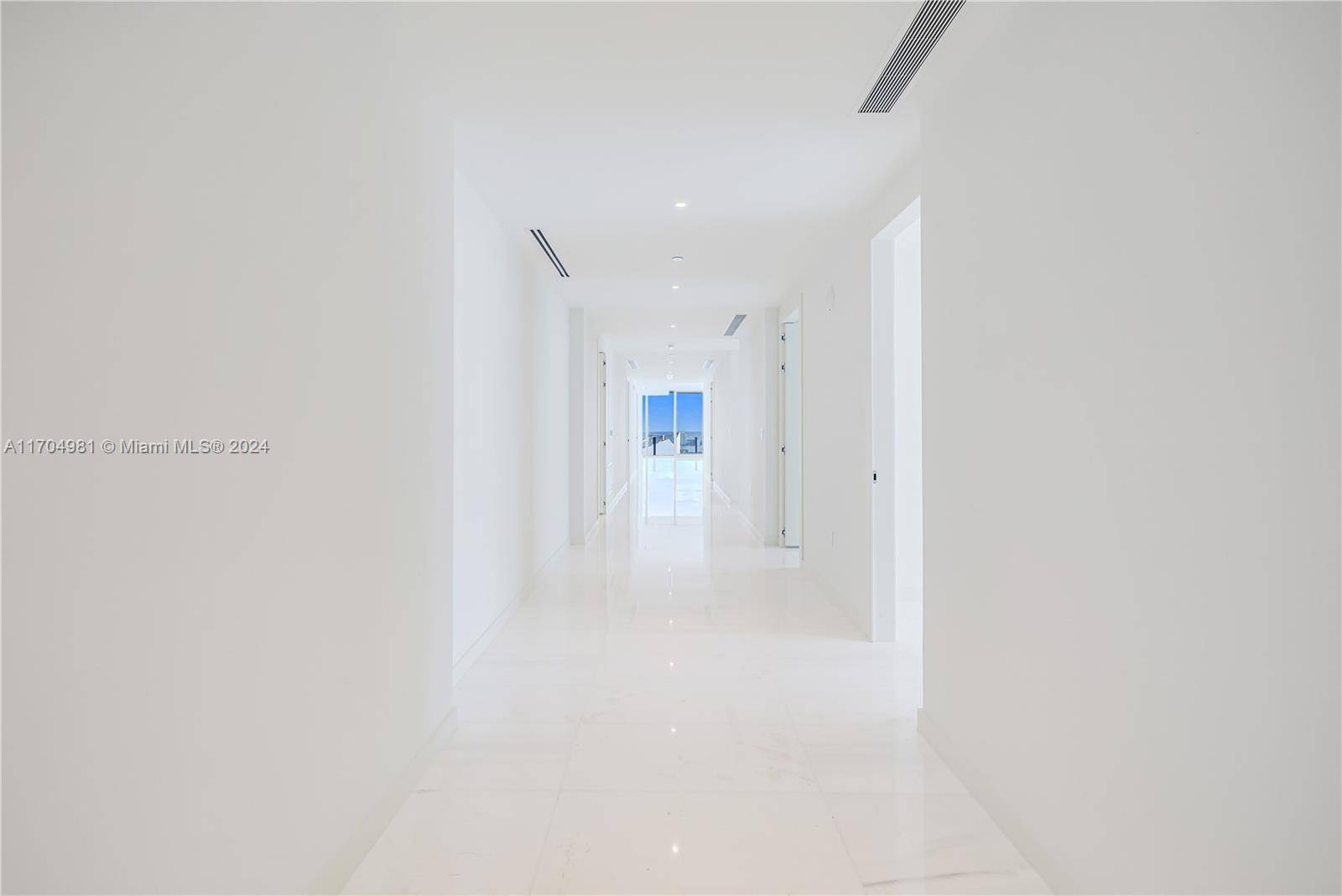 Miami, FL 33131,300 Biscayne Blvd Way #4301