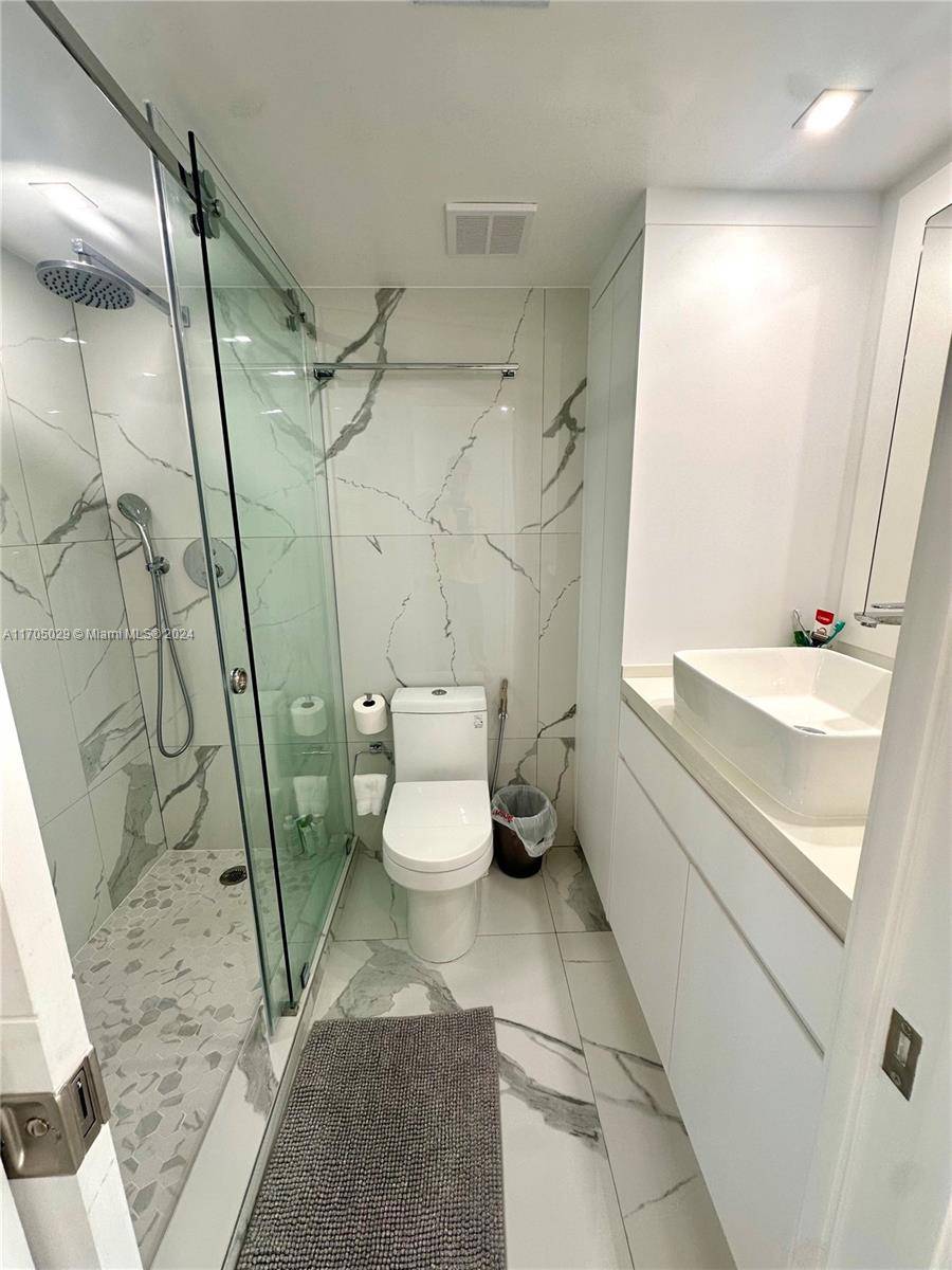 Miami Beach, FL 33140,2457 Collins Ave #408