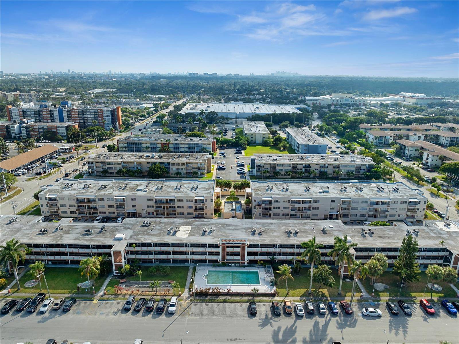 North Miami Beach, FL 33162,1450 NE 170th St #202