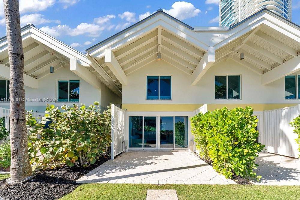 Miami Beach, FL 33139,100 S POINTE DR #CABANA 12