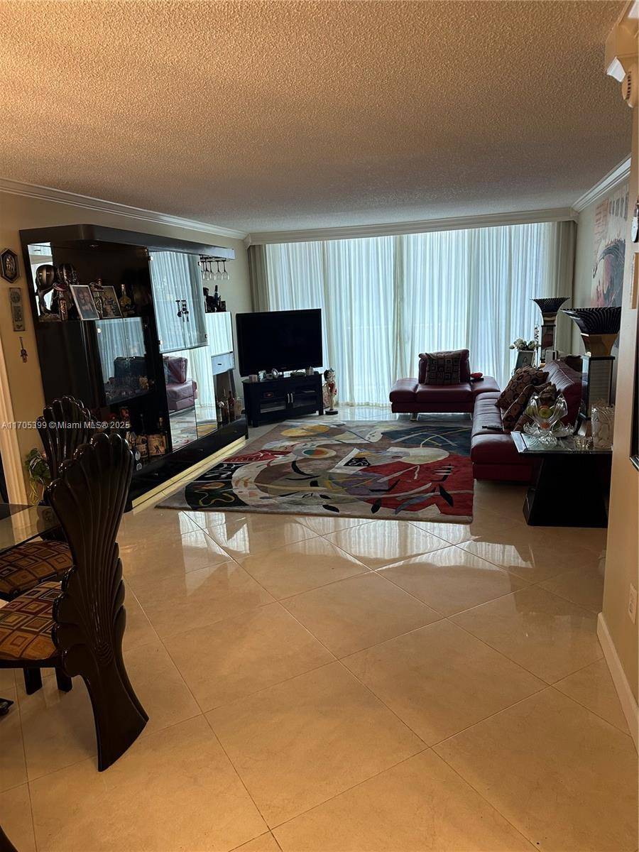 Miami Beach, FL 33140,5750 Collins Ave #3H