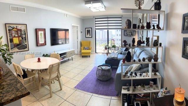 Coral Gables, FL 33134,888 S Douglas Rd #915