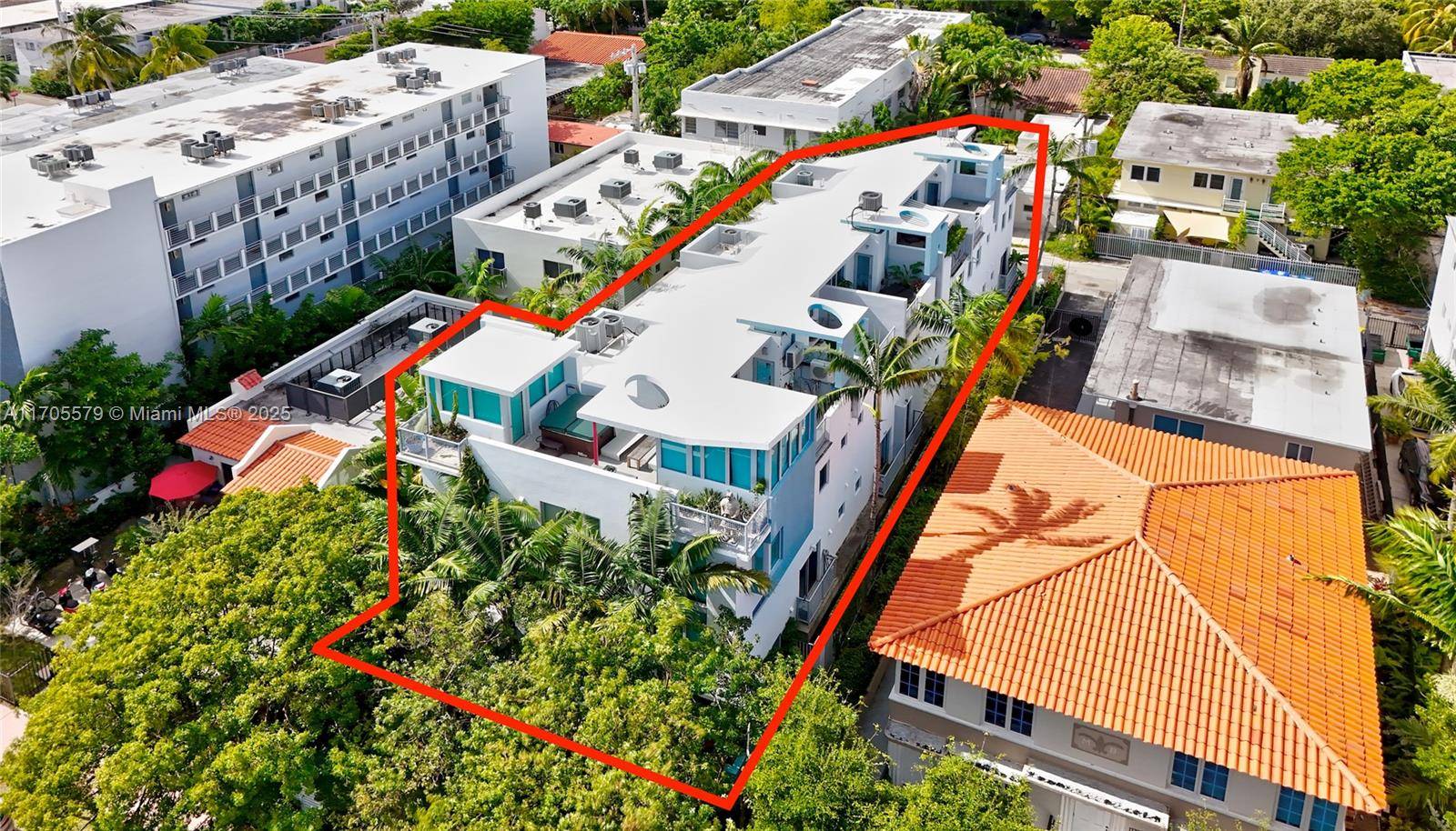 Miami Beach, FL 33139,734 Michigan Ave