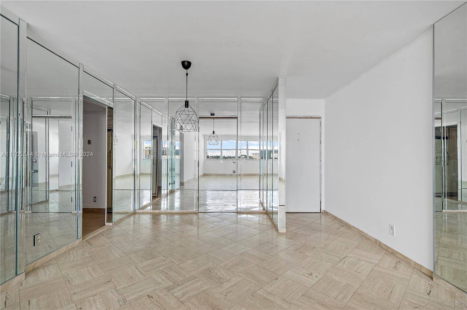 Hallandale Beach, FL 33009,111 Golden Isles Dr #G7