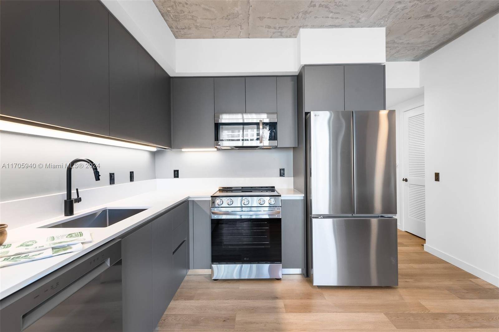Fort Lauderdale, FL 33315,307 SW 5th St #STUDIO