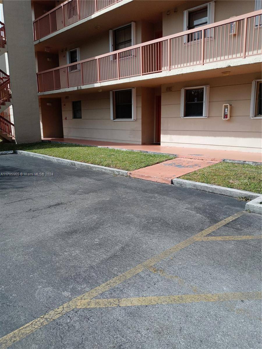 Miami, FL 33172,10253 NW 9th St Cir #102-6