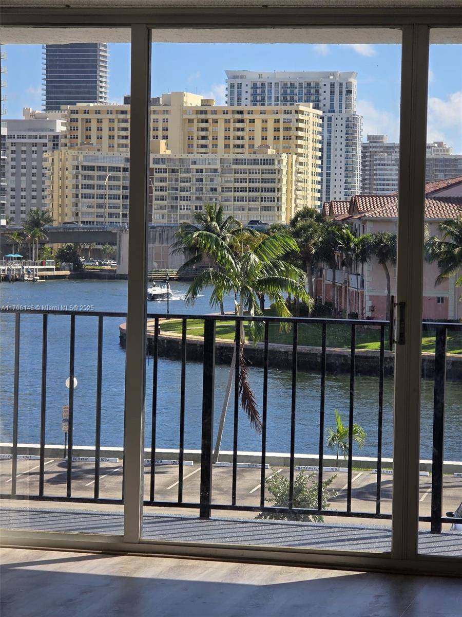 Hallandale Beach, FL 33009,200 Leslie Dr #328
