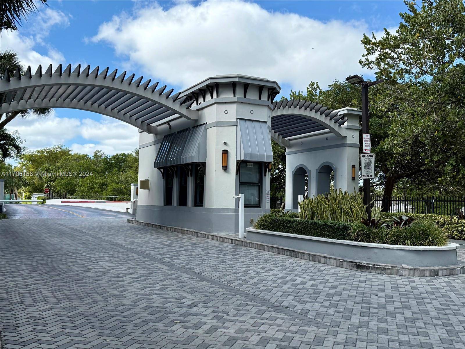 Sunny Isles Beach, FL 33160,401 Poinciana Dr #1225