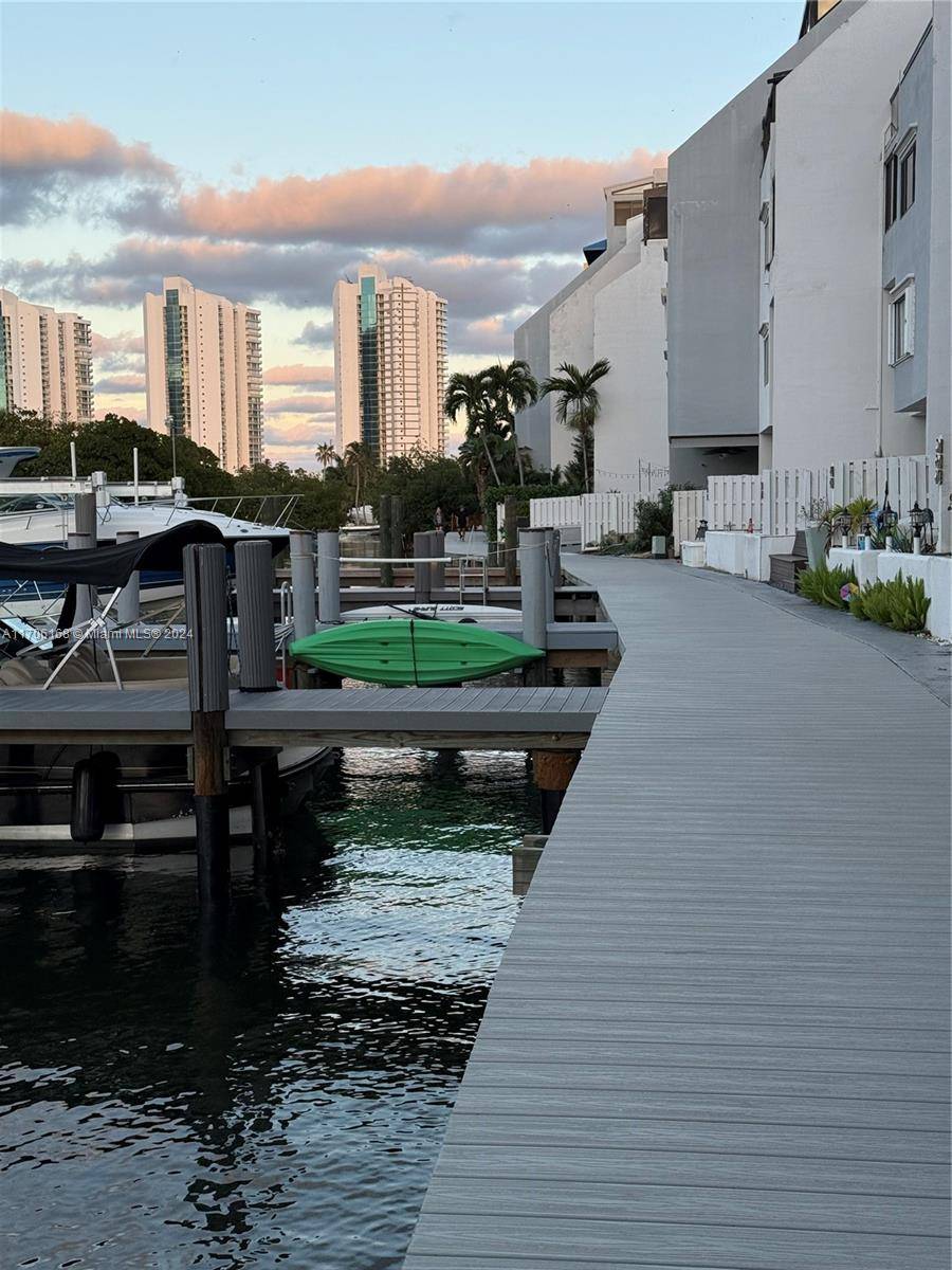 Sunny Isles Beach, FL 33160,401 Poinciana Dr #1225