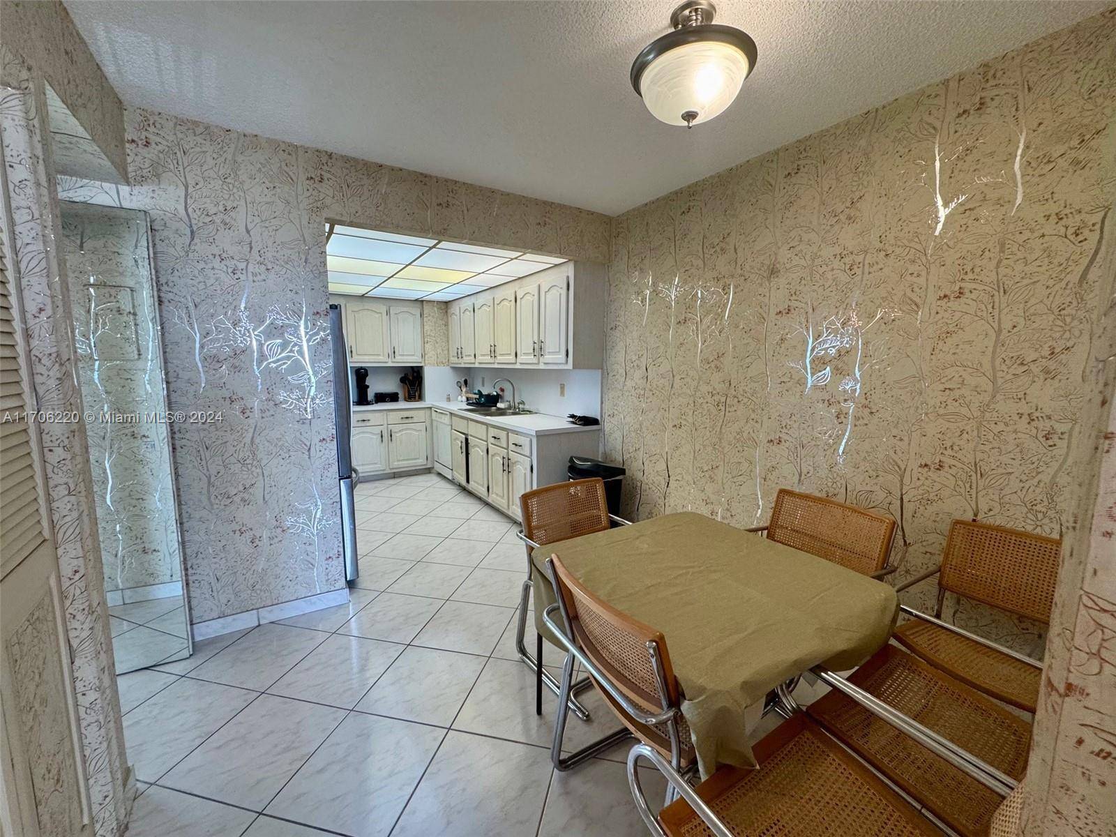 Bal Harbour, FL 33154,9801 Collins Ave #18R