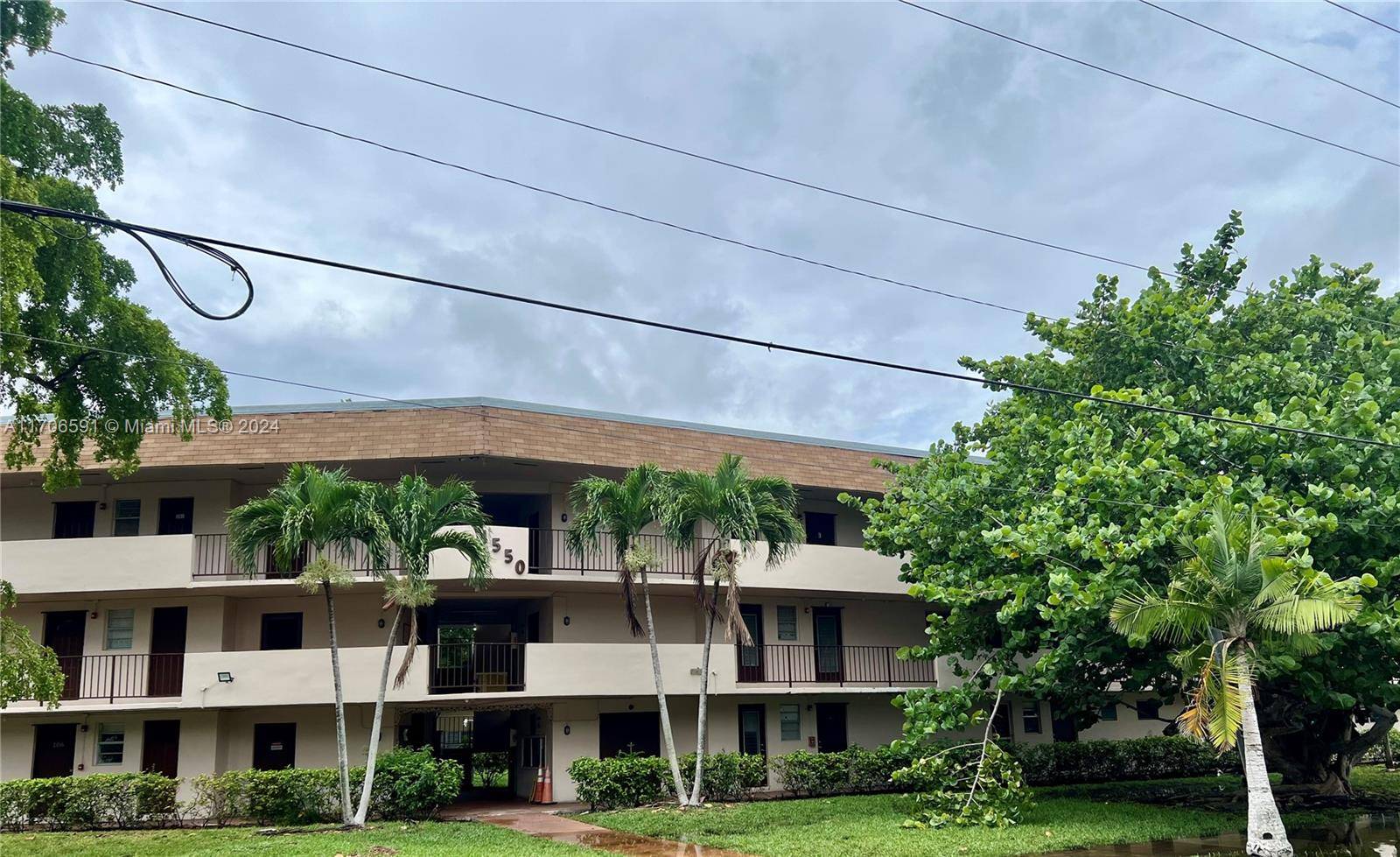 Miami, FL 33179,1550 NE 191st St #211