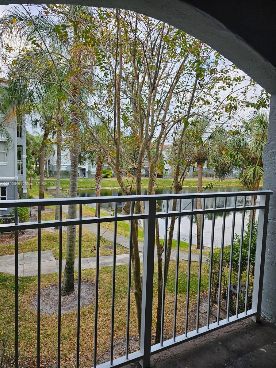 Pembroke Pines, FL 33024,9610 NW 2nd St #8-203