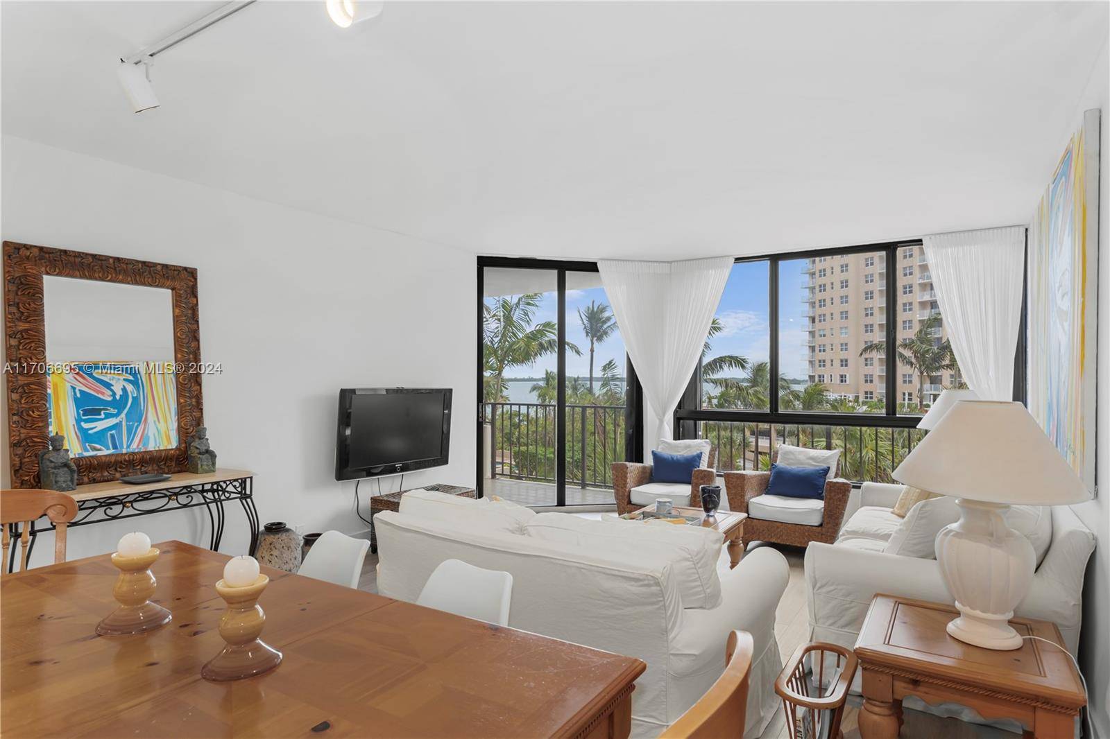 Miami, FL 33131,520 Brickell Key Dr #A513