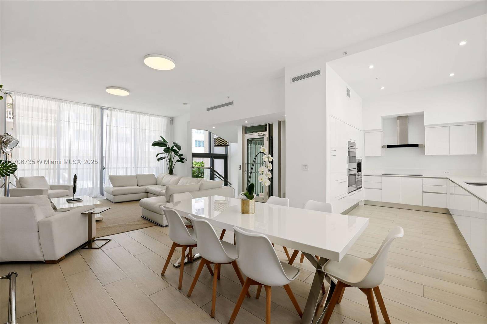 Surfside, FL 33154,9501 Collins Ave #3