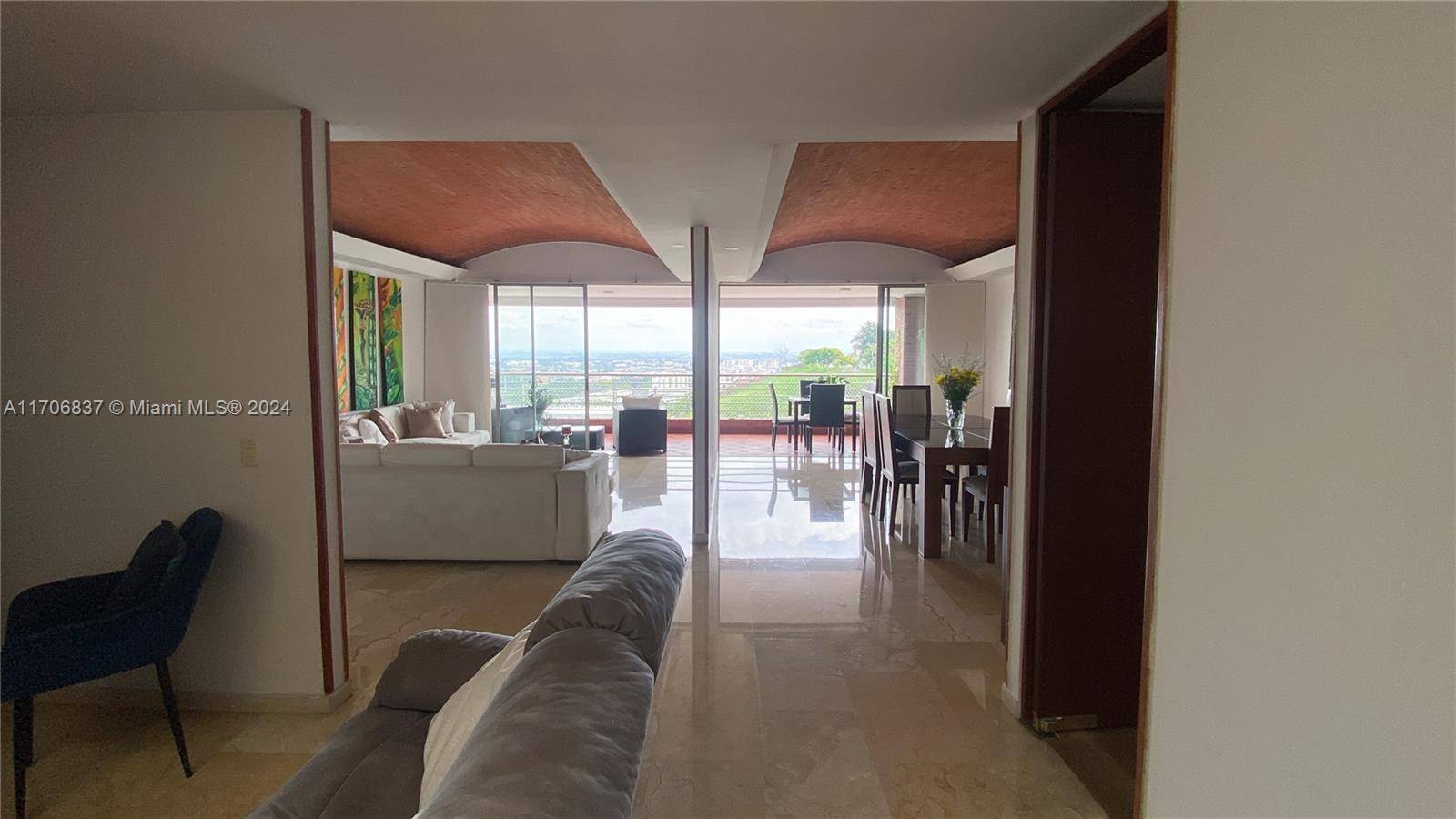 ,, CA 760046,9 Avenida #1002