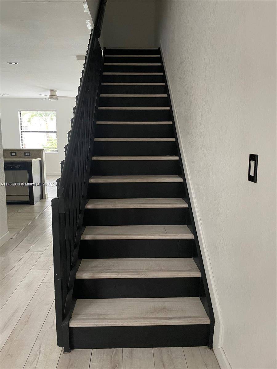 Hialeah, FL 33018,8905 W 35th Way