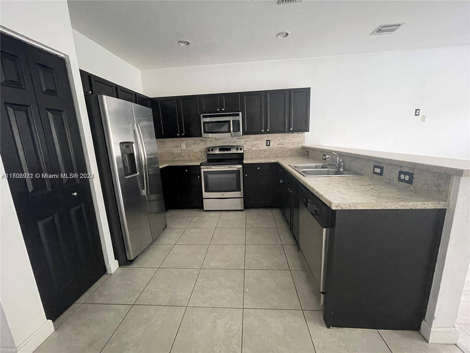 Hialeah, FL 33018,8905 W 35th Way