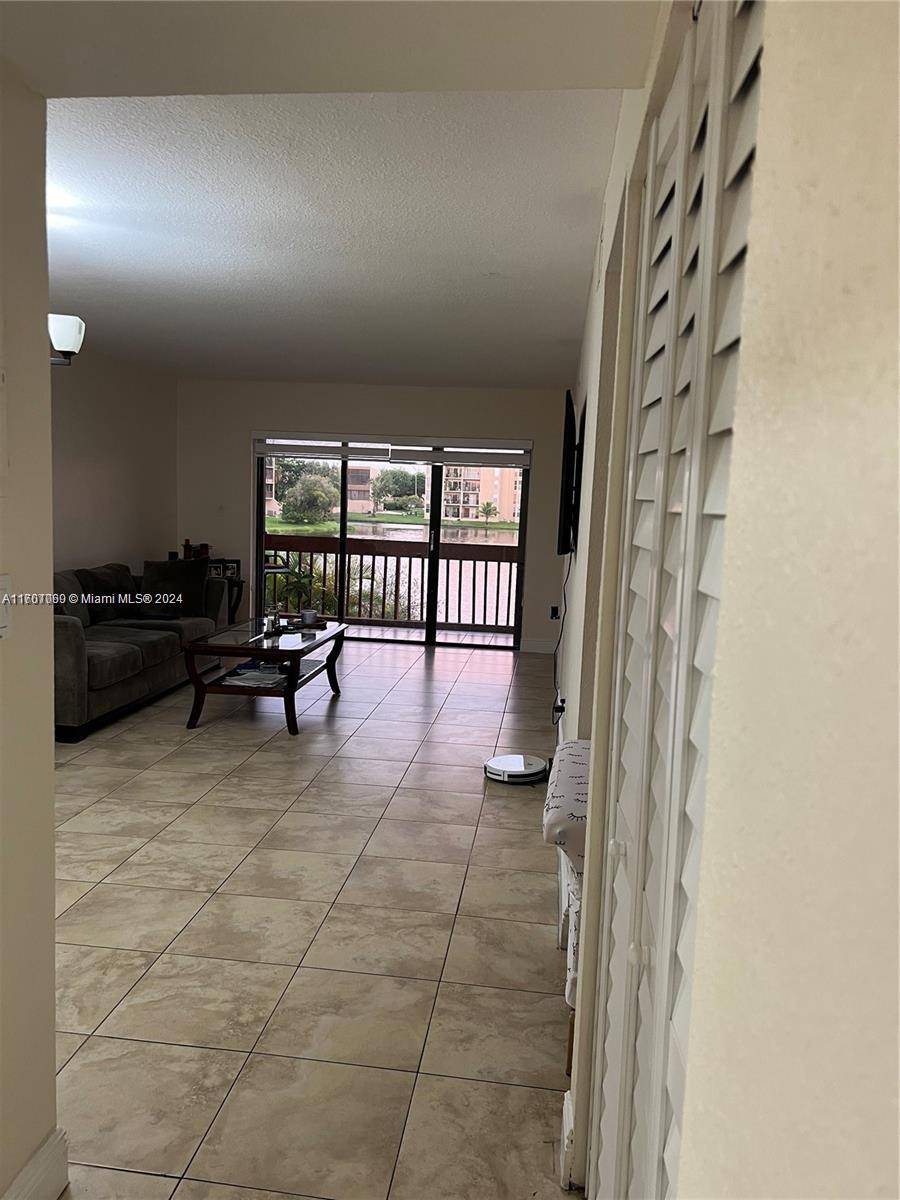 Miami, FL 33172,8875 Fontainebleau Blvd #203