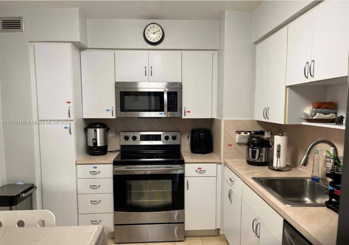 Surfside, FL 33154,9225 Collins Ave #712
