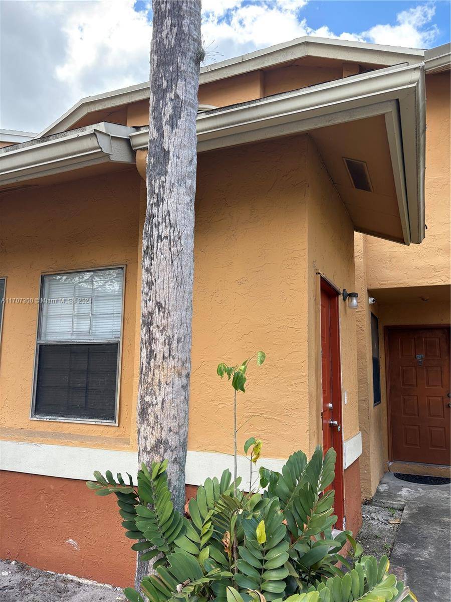 Lauderhill, FL 33313,2491 NW 56th Ave #4-17