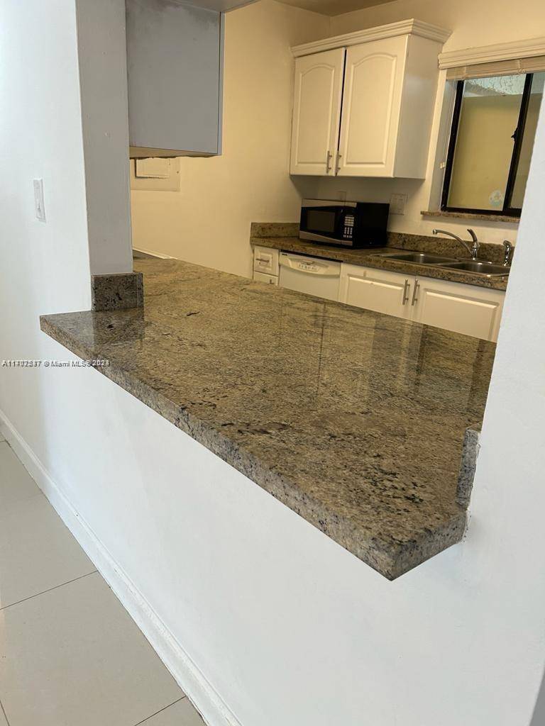 Weston, FL 33326,183 Lakeview Dr #102
