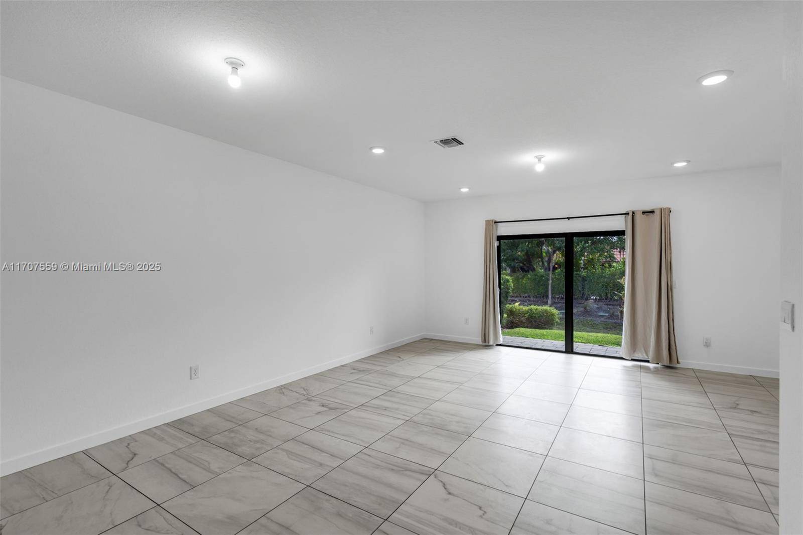 Deerfield Beach, FL 33441,170 SE 5th Ct