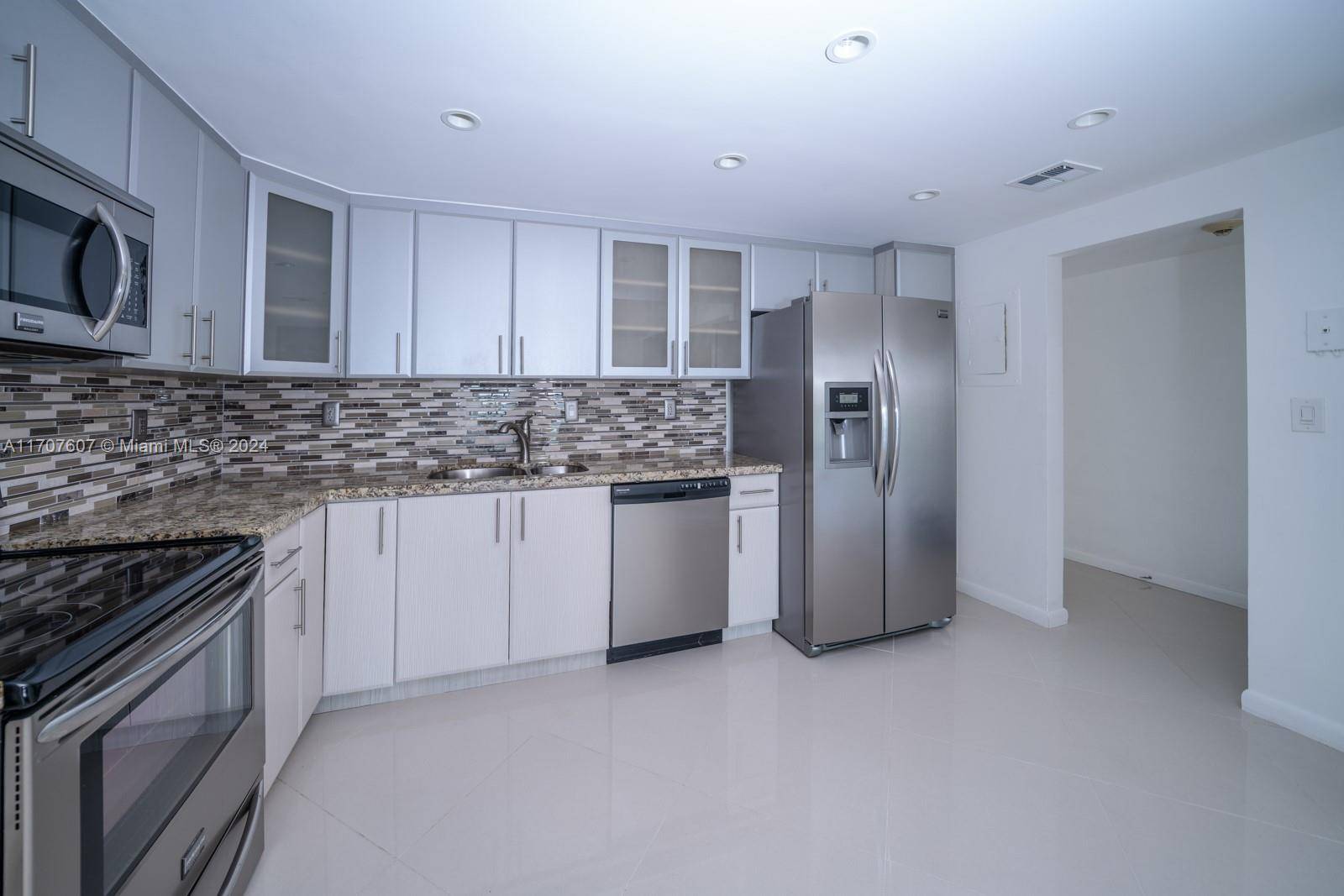 Sunny Isles Beach, FL 33160,19390 Collins Ave #1507