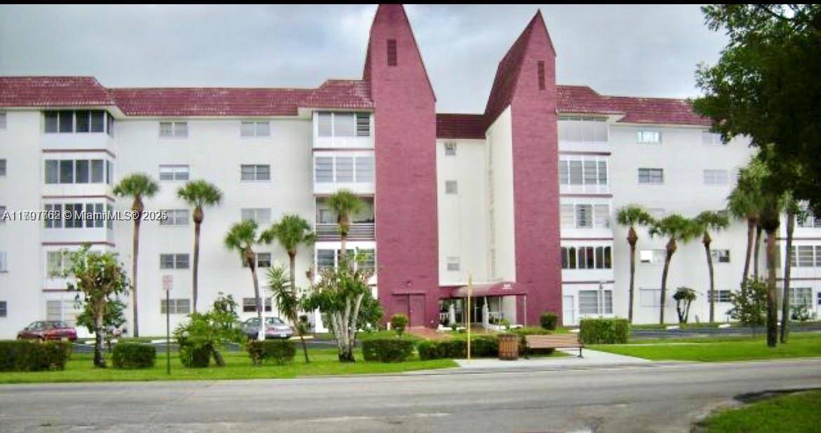 Lauderhill, FL 33313,4851 NW 21st St #111