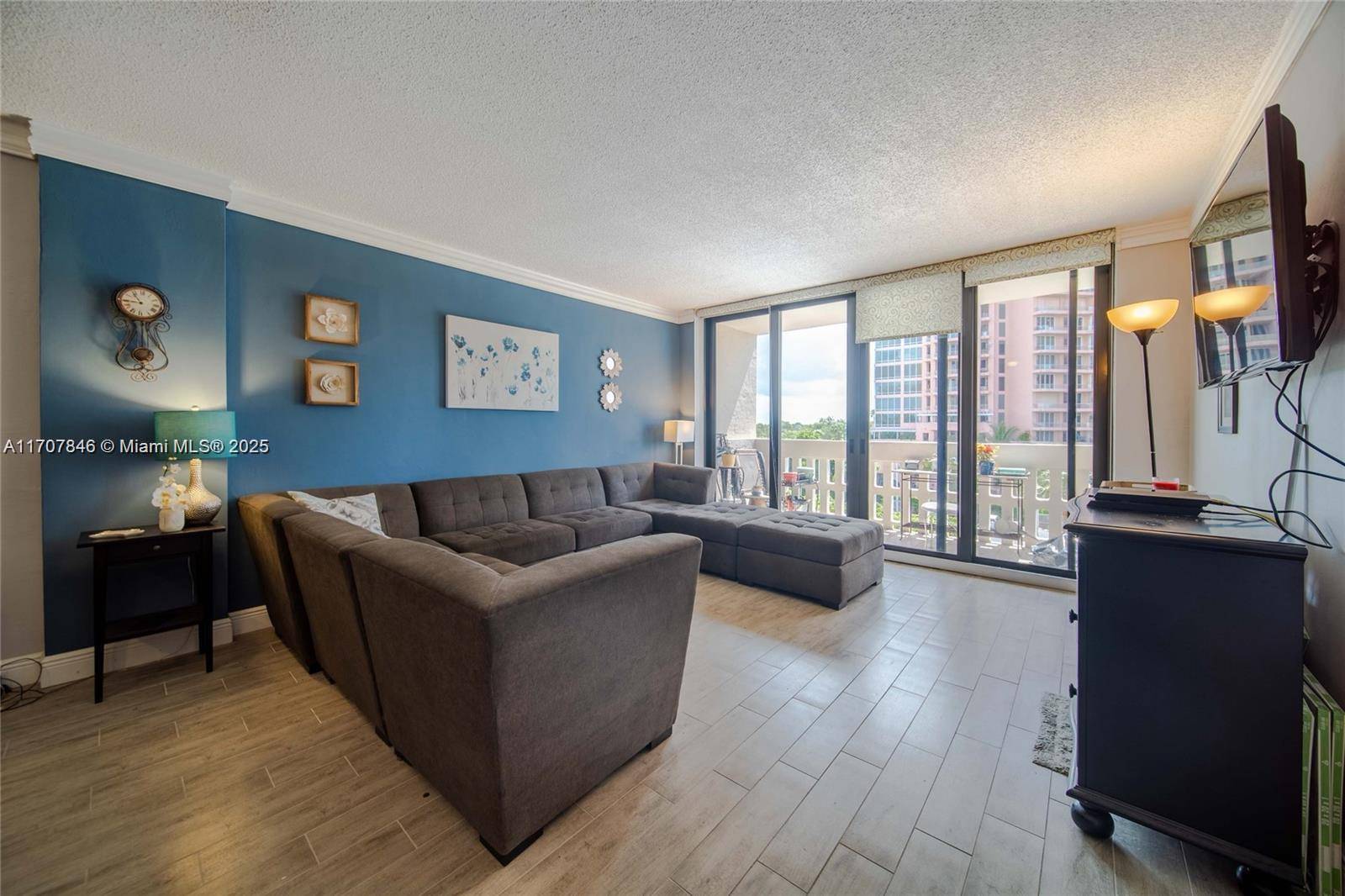 Coral Gables, FL 33133,90 Edgewater Dr #412