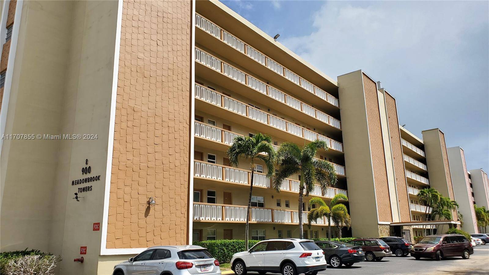 Hallandale Beach, FL 33009,900 NE 12th Ave #207