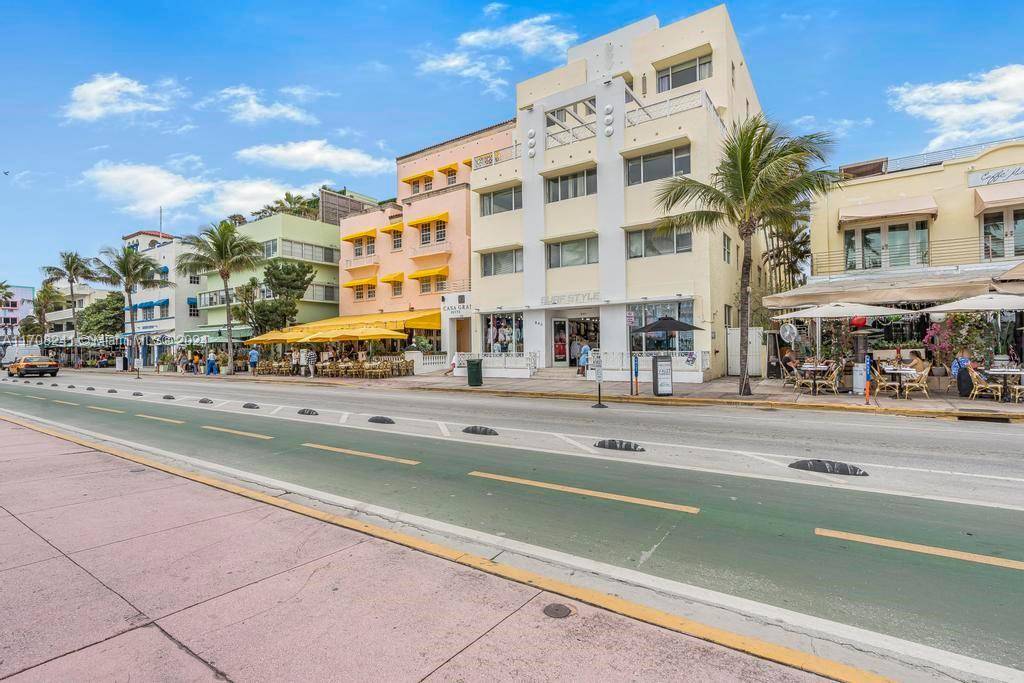 Miami Beach, FL 33139,834 Ocean Dr #402