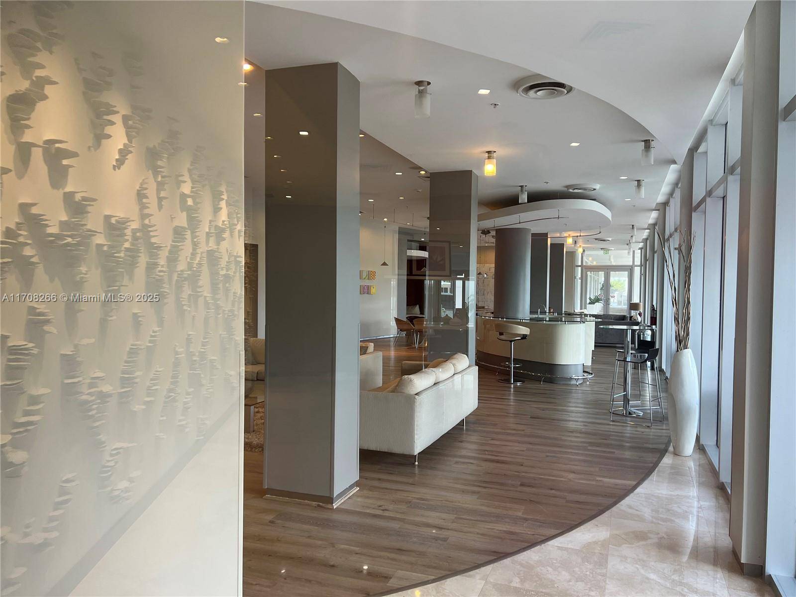 Bal Harbour, FL 33154,10275 Collins Ave #415