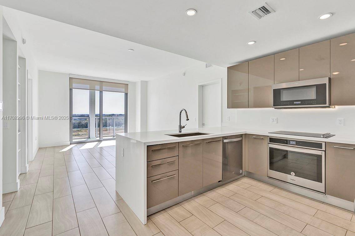 Sunrise, FL 33323,2000 Metropica Way #907