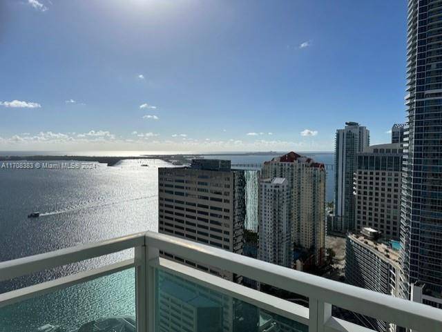 Miami, FL 33131,950 Brickell Bay Dr #4007