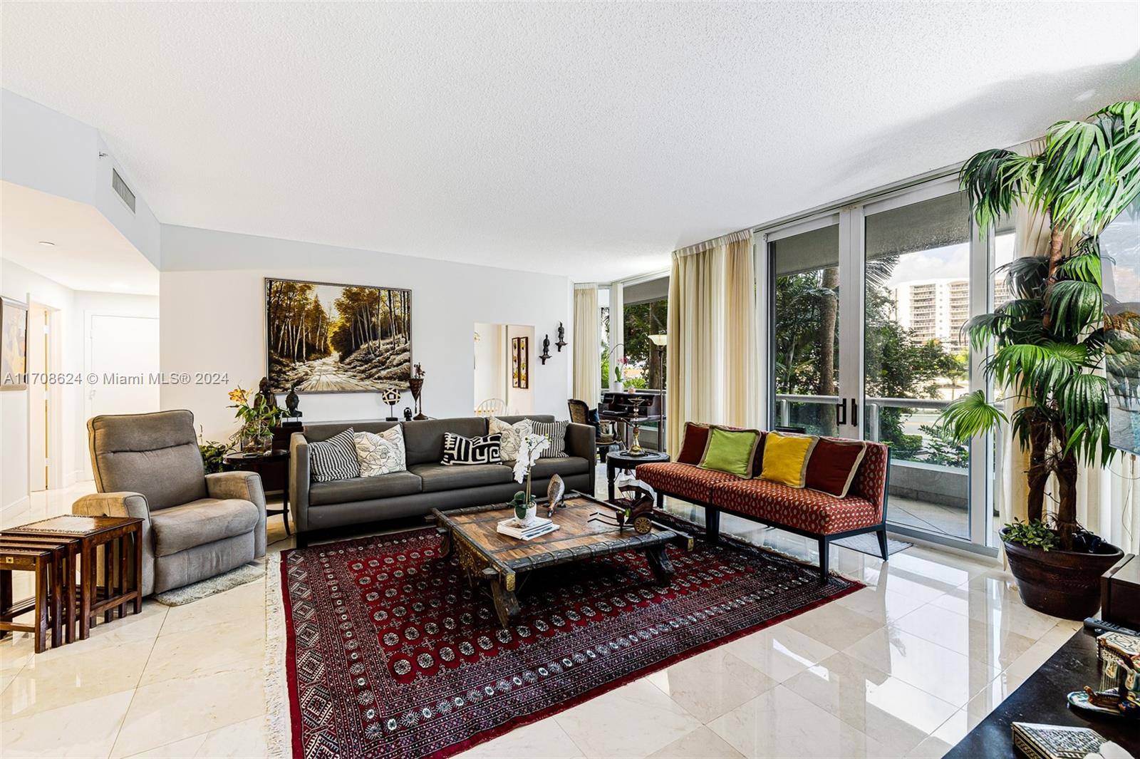 Aventura, FL 33180,21055 Yacht Club Dr #207